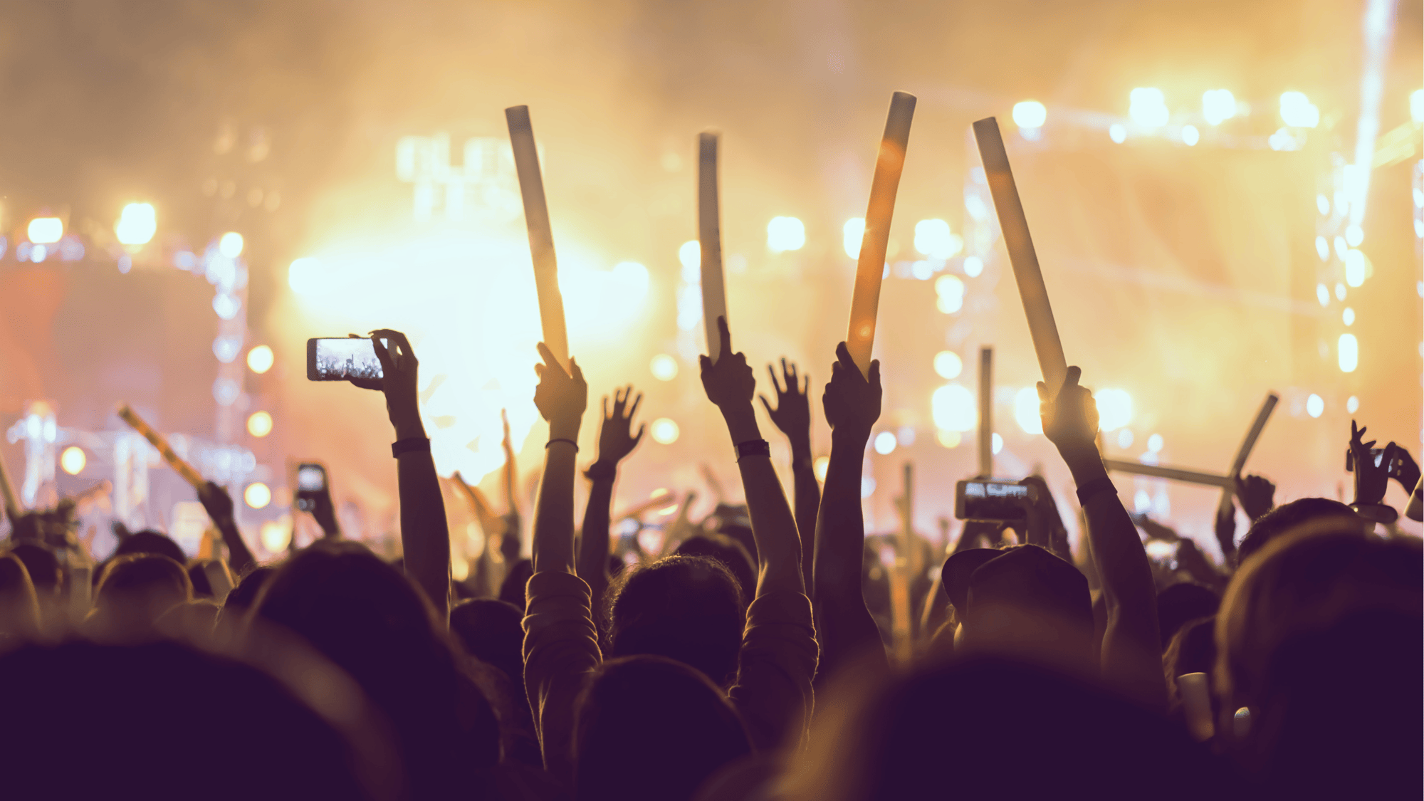 Kädet ja muuta ilmassa festivaaleilla